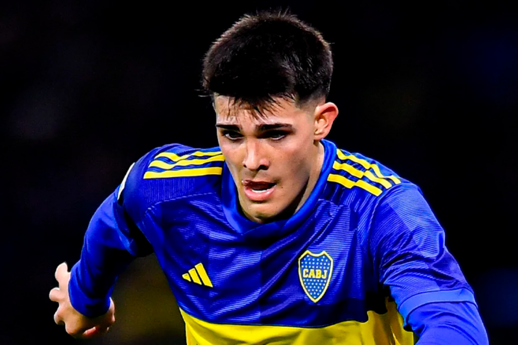 Vicente Taborda con cara de concentración en pleno partido de Boca Juniors durante la temporada 2023.