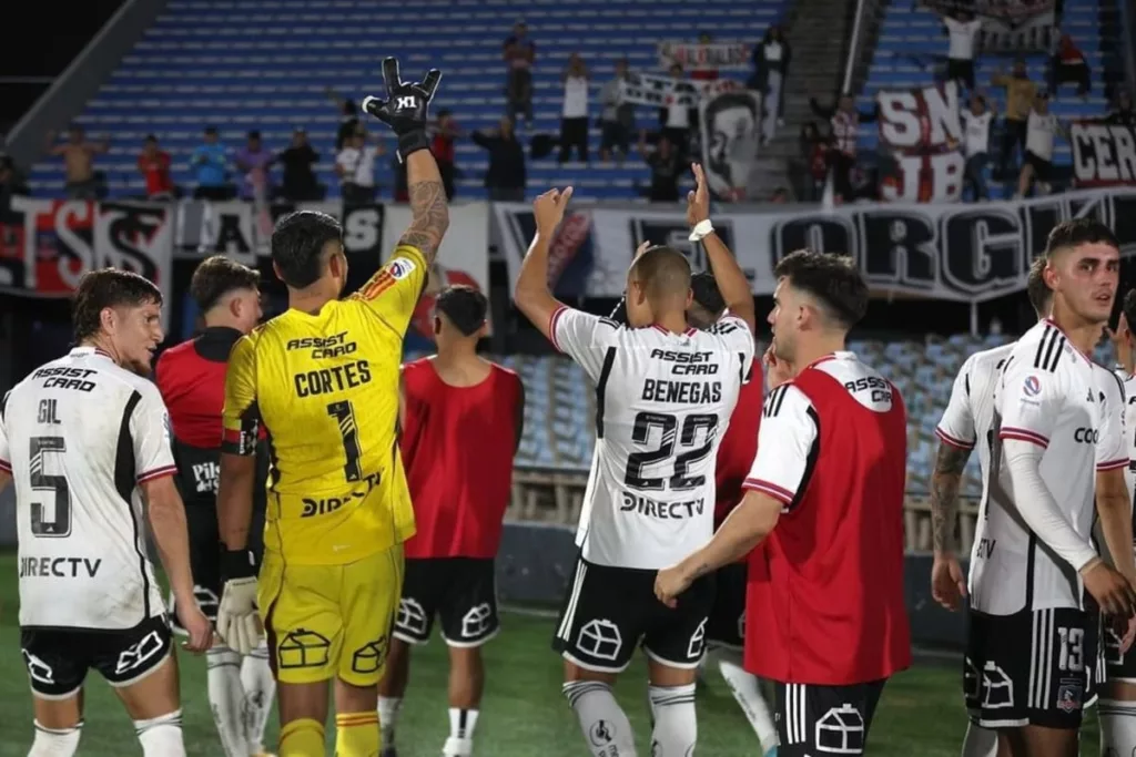 Jugadores de Colo-Colo celebrando el triunfo sobre Rosario Central