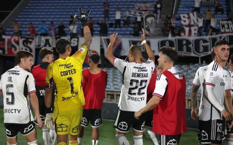 Jugadores de Colo-Colo celebrando el triunfo sobre Rosario Central