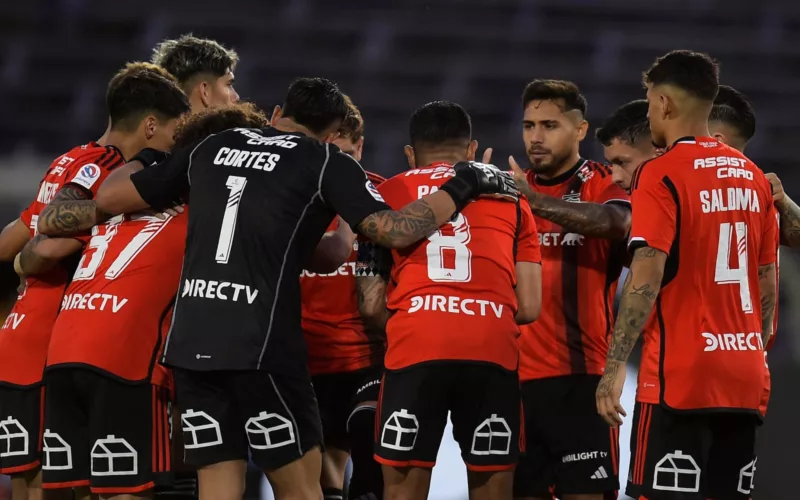 Jugadores de Colo-Colo reunidos antes de un partido.