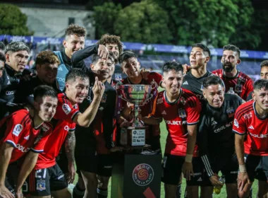 Futbolistas de Colo-Colo levantan título en Uruguay del Torneo Serie Río de La Plata.