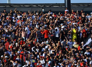 Hinchas Colo-Colo durante la bienvenida de Arturo Vidal
