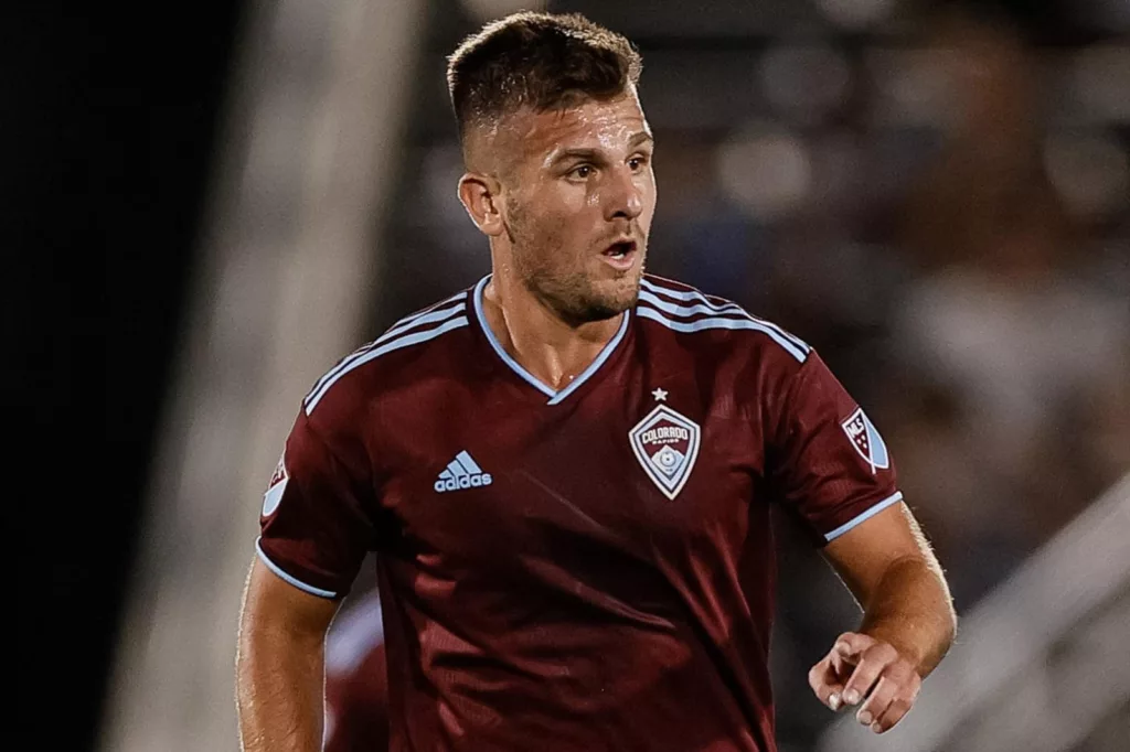 Plano americano de Diego Rubio con la camiseta de Colorado Rapids