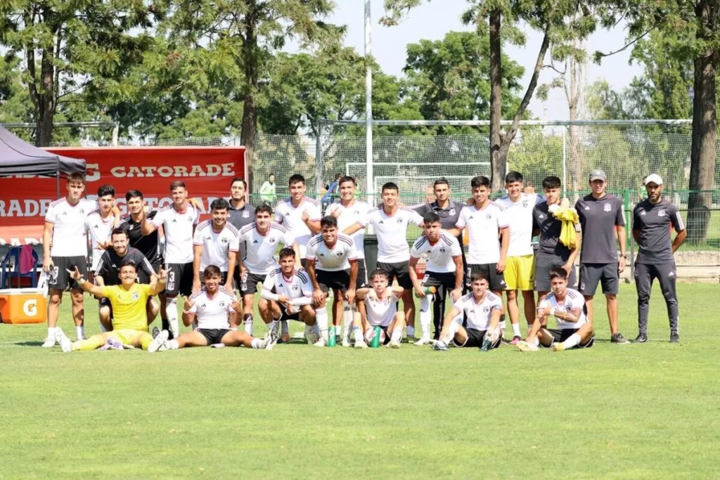 Colo-Colo Proyección celebrando el triunfo ante Santiago Morning.