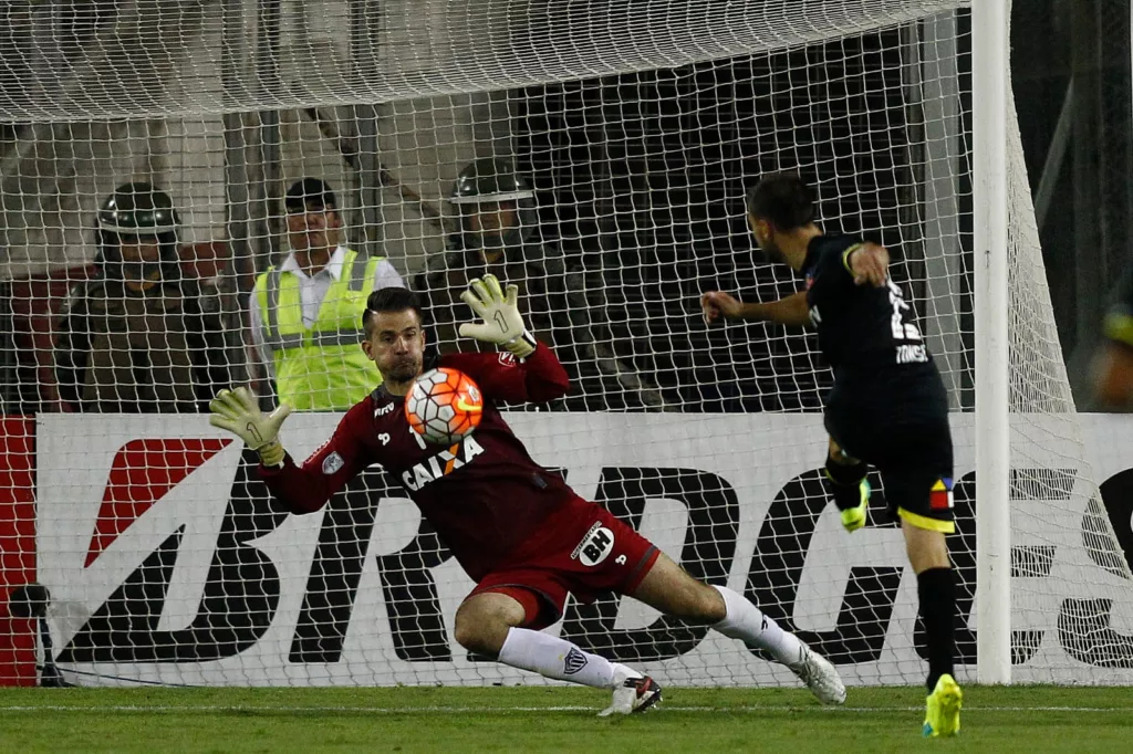 Gol desperdiciado por Martín Tonso en la Copa Libertadores 2016 frente a Atlético Mineiro