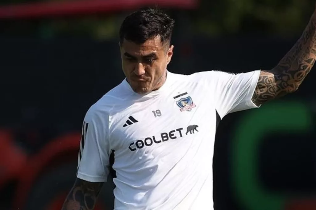 Primer plano de Darío Lezcano entrenando con la camiseta de Colo-Colo.