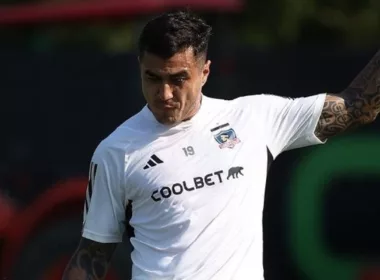 Primer plano de Darío Lezcano entrenando con la camiseta de Colo-Colo.