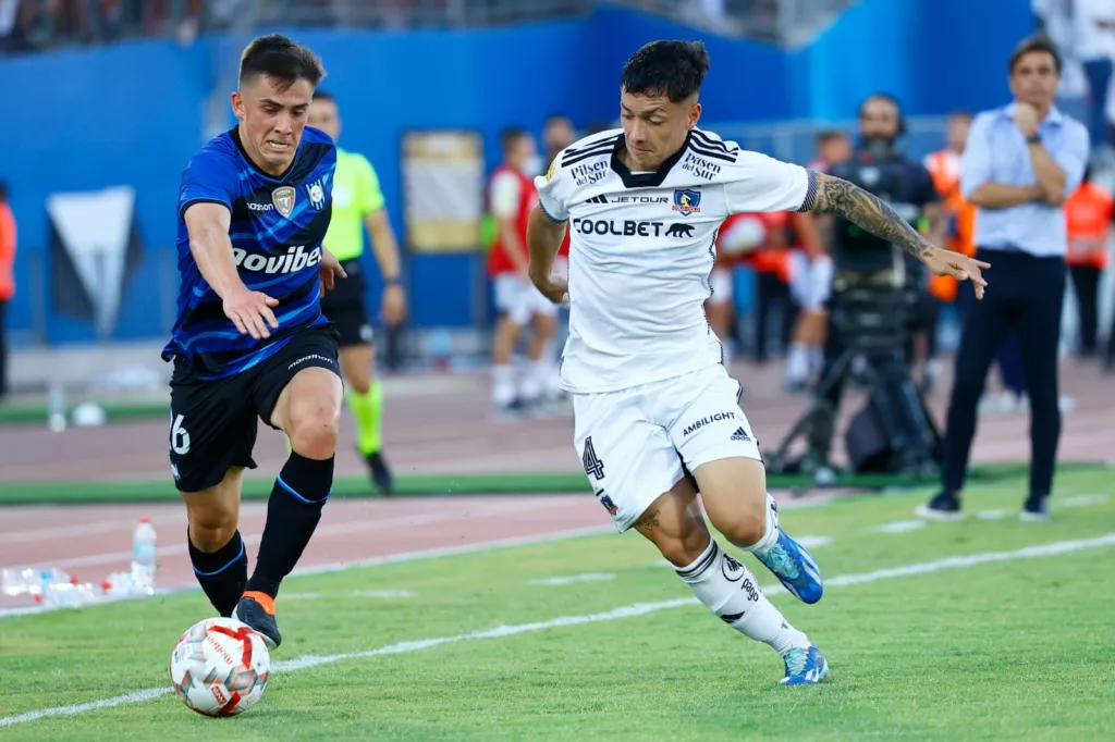 Cristián Zavala enfrentando a Huachipato en la Supercopa 2024.