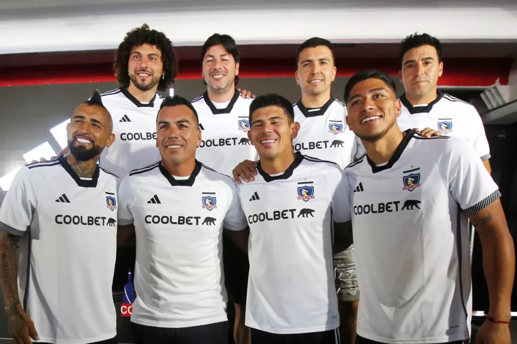 Maximiliano Falcón, Jaime Valdés, Gonzalo Fierro, Álvaro Ormeño, Arturo Vidal, Esteban Paredes, Esteban Pavez y Brayan Cortés en la Presentación de la camiseta 2024 de Colo-Colo