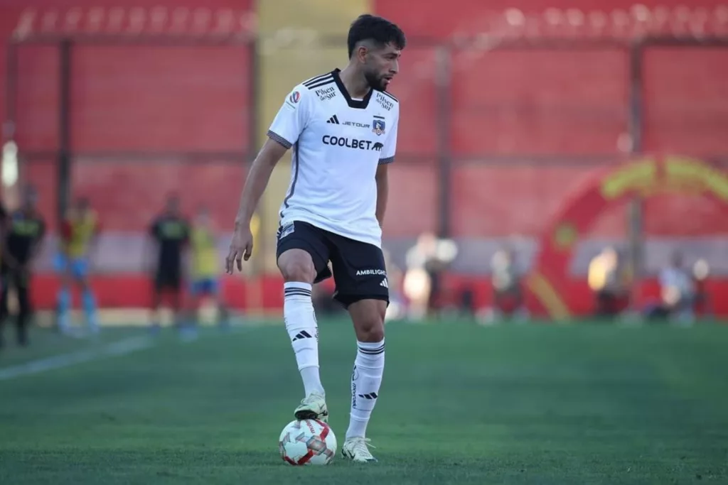 Jeyson Rojas durante el partido ante Unión Española en el Estadio Santa Laura.