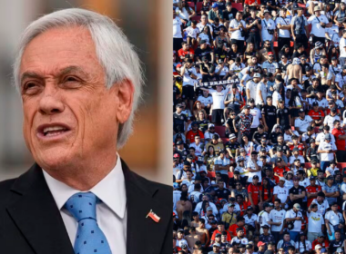 Primer plano al rostro de Sebastián Piñera, ex presidente de la República de Chile, mientras que a mano derecha se pueden ver hinchas de Colo-Colo apostados en la galería del Estadio Nacional.