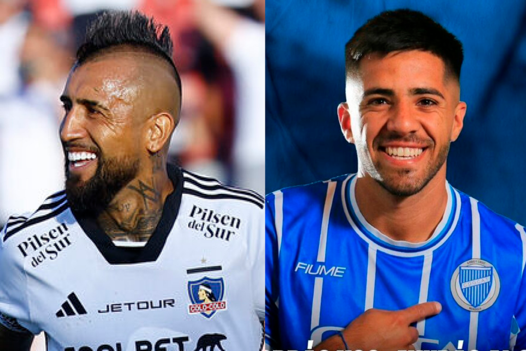 Primer plano al rostro sonriente de Arturo Vidal tras anotar su primer gol en su regreso a Colo-Colo durante la temporada 2024, mientras que a mano derecha un jugador de Godoy Cruz apunta el escudo con el rostro lleno de risa.