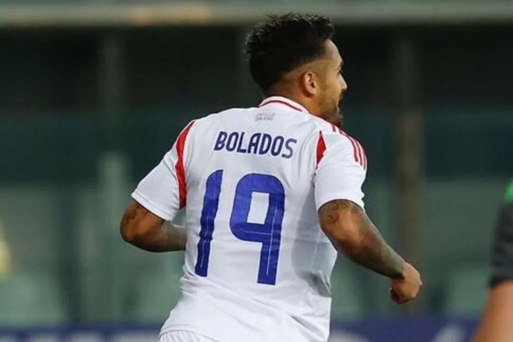 Marcos Bolados con la camiseta de la Selección Chilena.