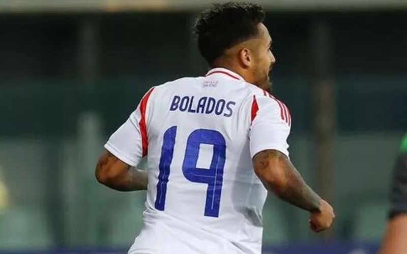 Marcos Bolados con la camiseta de la Selección Chilena.
