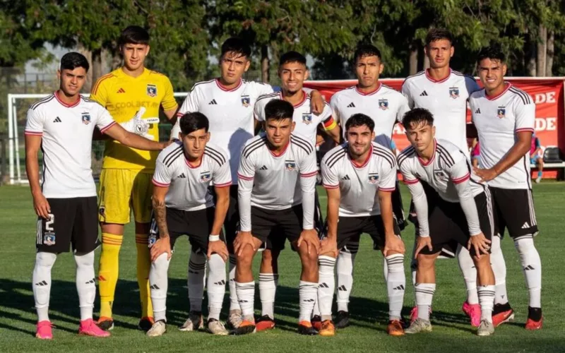 Foto oficial del plantel de Colo-Colo Proyección.