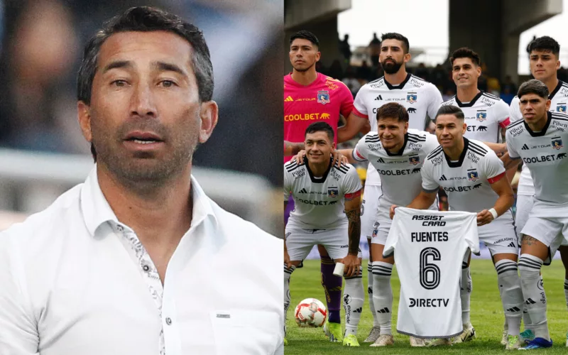 A mano izquierda el histórico jugador de Cobreloa y La Roja, Rodrigo Pérez, en su rol de entrenador con una camisa blanca. Por su parte, en el sector derecho aparece algunos futbolistas de Colo-Colo levantando una camiseta de César Fuentes en plena fotografía oficial durante un partido de la temporada 2024.