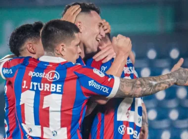 Plantel de Cerro Porteño celebrando un gol.