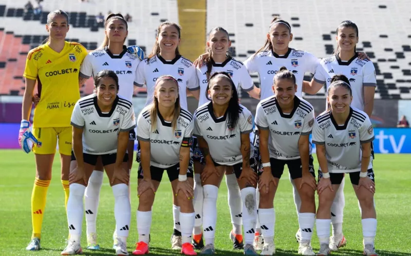 Plantel Femenino de Colo-Colo en su debut en el Campeonato Nacional 2024.
