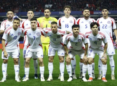 Jugadores de la Selección Chilena posando para la foto oficial.