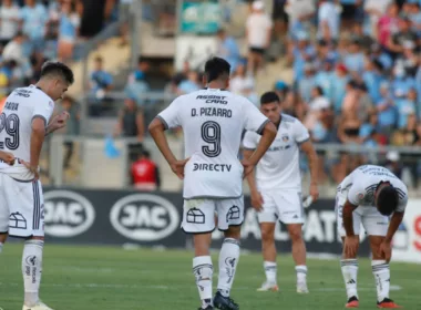 Jugadores de Colo-Colo reunidos en la cancha