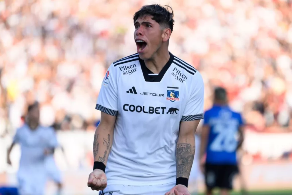 Carlos Palacios festejado su gol ante Huachipato.