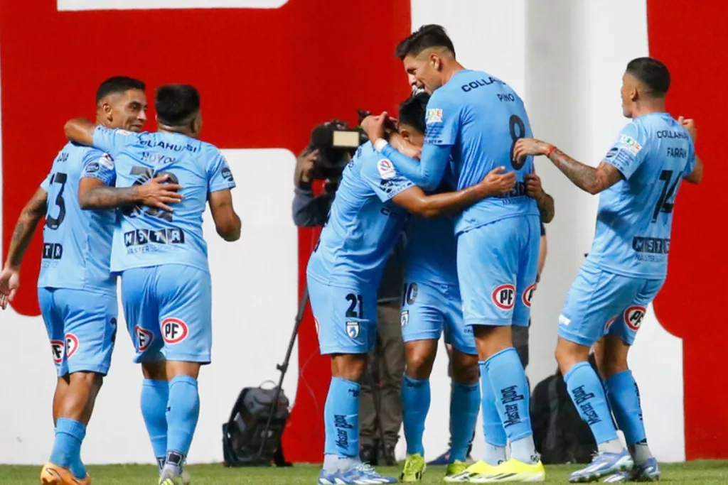 Deportes Iquique festejando el gol.