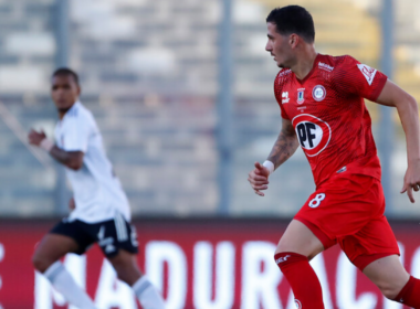 Gonzalo Castellani jugando contra Colo-Colo