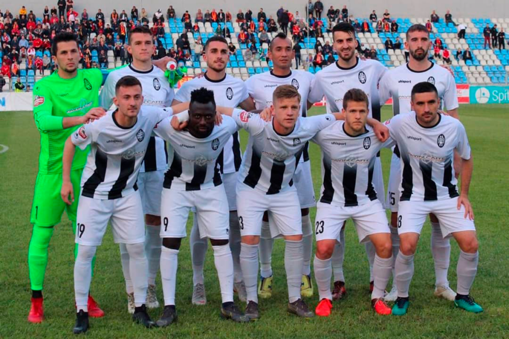 Once titular del equipo Klubi Futbollit Laçi de Albania durante la temporada 2018-19.