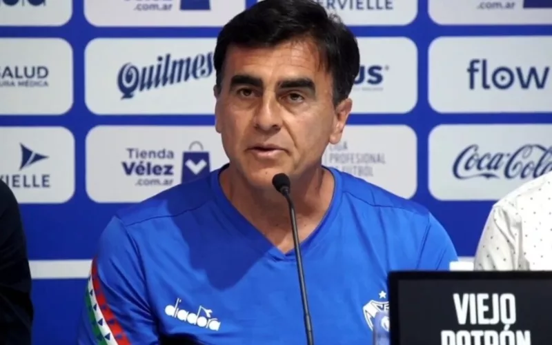 Gustavo Quinteros con la camiseta de Vélez Sarsfield