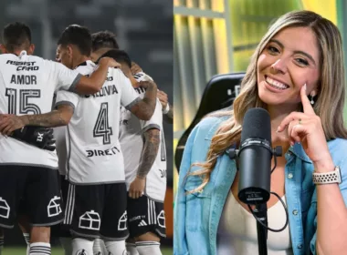 Verónica Bianchi junto a un micrófono de radio y el plantel de Colo-Colo reunido antes de enfrentar a Sportivo Trinidense en el Estadio Monumental,