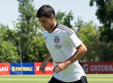 David Tati entrenando con la camiseta de Colo-Colo en el Estadio Monumental.