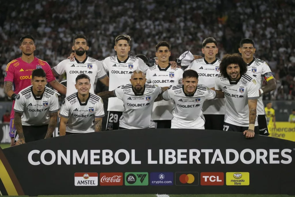 Formación titular de Colo-Colo en el partido de Copa Libertadores frente a Sportivo Trinidense en el Estadio Monumental.