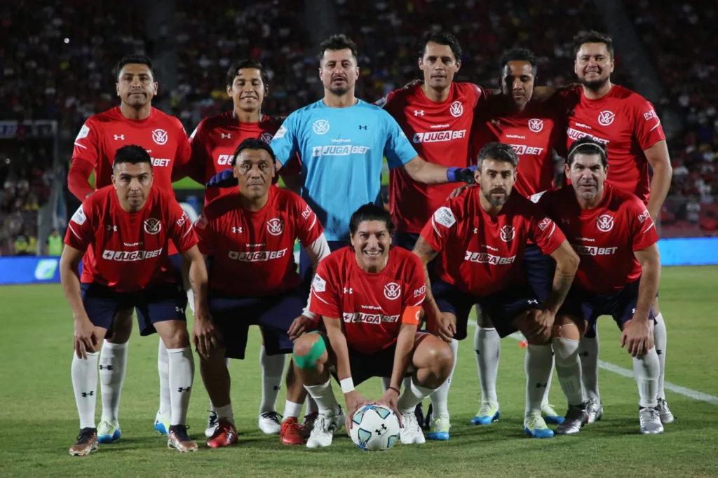 Formación de Leyendas de Chile en partido de exhibición de Ronaldinho.