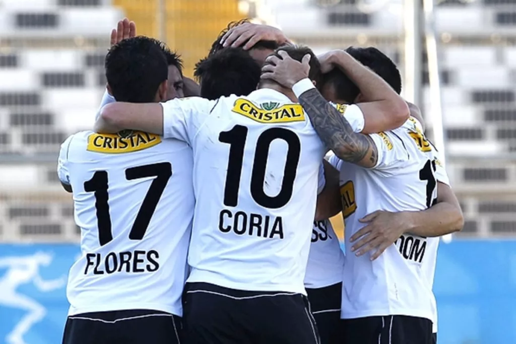 Colo-Colo 2012 celebrando un gol en el Estadio Monumental.