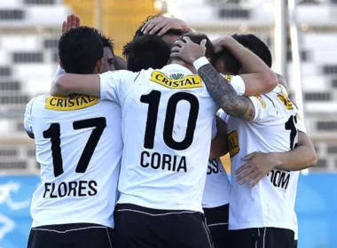 Colo-Colo 2012 celebrando un gol en el Estadio Monumental.