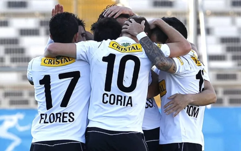 Colo-Colo 2012 celebrando un gol en el Estadio Monumental.