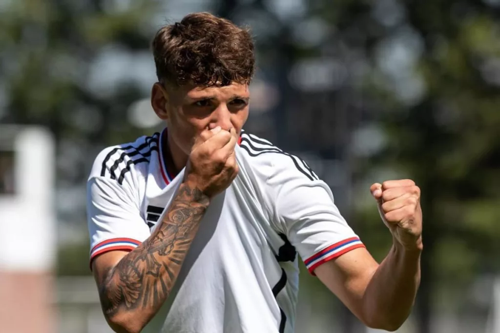 Danilo Saavedra celebrando un gol con Colo-Colo Sub-17.