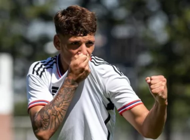 Danilo Saavedra celebrando un gol con Colo-Colo Sub-17.