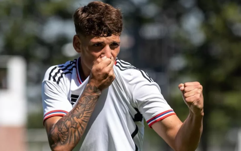 Danilo Saavedra celebrando un gol con Colo-Colo Sub-17.