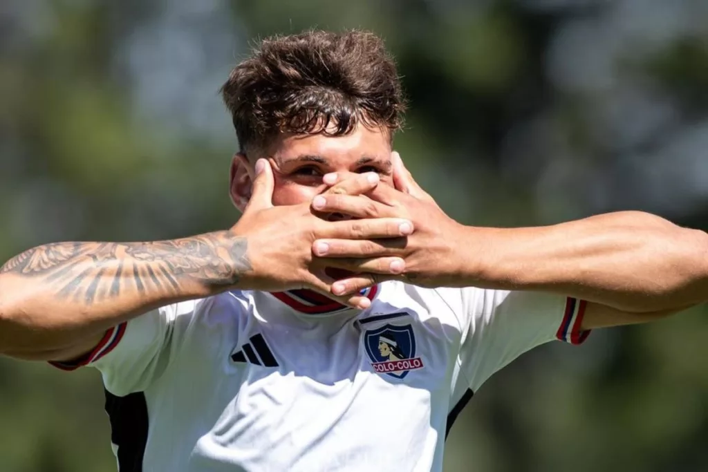 Danilo Saavedra celebrando un gol con Colo-Colo Sub-17.