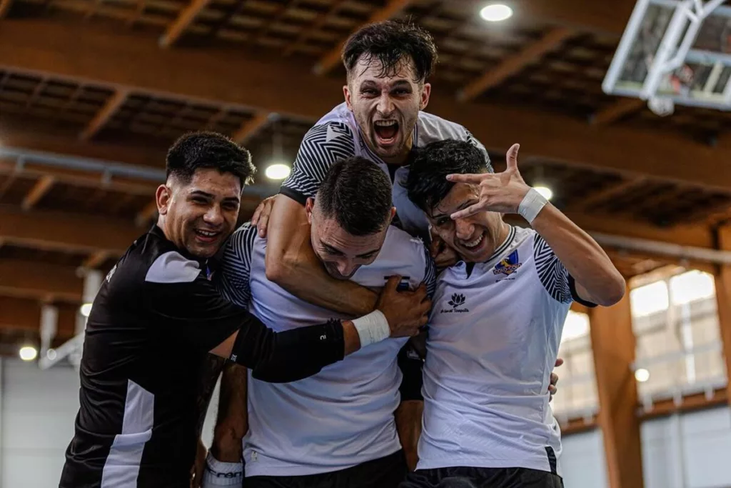 Colo-Colo Futsal celebrando un gol anotado frente a Punta Arenas.