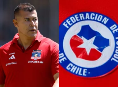 Primer plano a Jorge Almirón y el escudo de la Selección Chilena