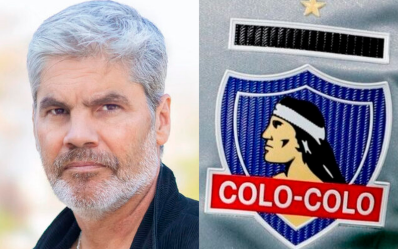 Primer plano al rostro serio del periodista Juan Cristóbal Guarello, mientras que a mano derecha se puede ver el escudo de Colo-Colo.