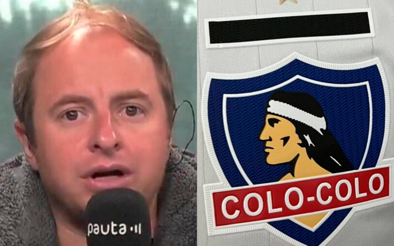 Primer plano al rostro del periodista deportivo, Jorge Coke Hevia, junto a un micrófono de Pauta de Juego, mientras que a mano derecha aparece el escudo de Colo-Colo.