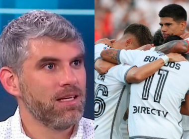 Primer plano al rostro sorprendido del periodista deportivo, Manuel de Tezanos, sumado a los jugadores de Colo-Colo celebrando un gol a mano derecha de la fotografía.