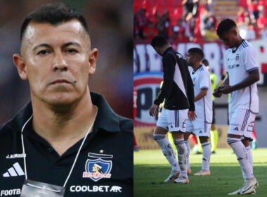 Primer plano de Jorge Almirón. Jugadores de Colo-Colo cabizbajos.