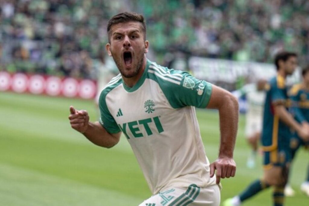 Diego Rubio celebrando un gol por el Austin FC.