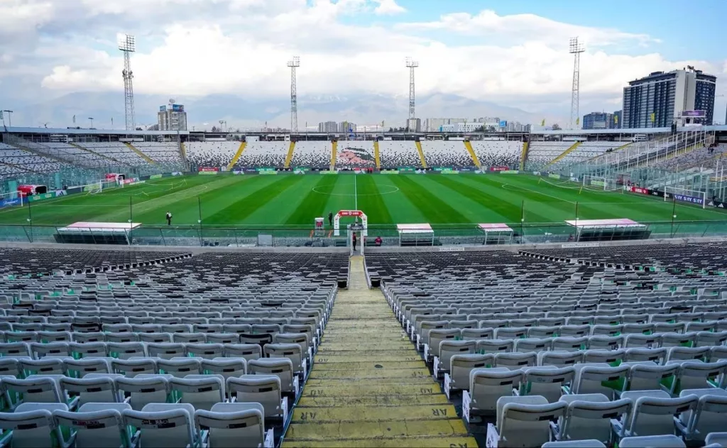 Vista desde el sector océano hacia el lado oriente del Estadio Monumental de Colo-Colo.