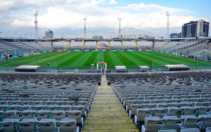 Vista desde el sector océano hacia el lado oriente del Estadio Monumental de Colo-Colo.