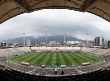 Foto de la cancha y galerías del Estadio Monumental tomada desde el Sector Océano del recinto.